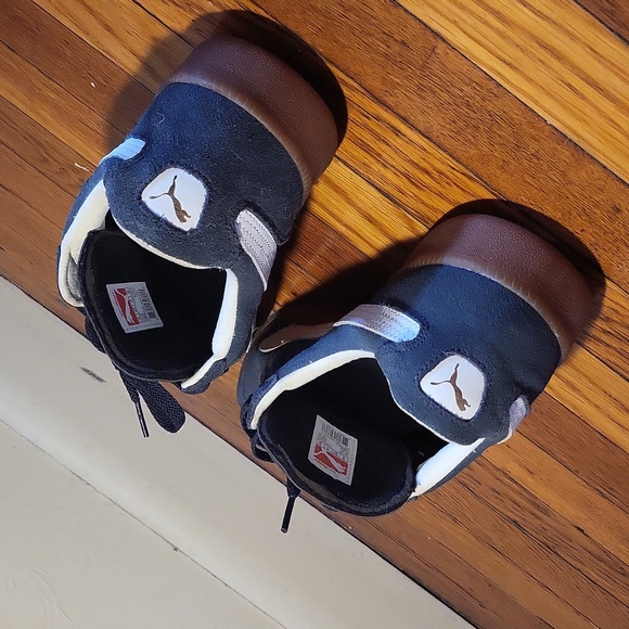 Men's 11 navy blue Puma Suede Shoes. White leather stripe. - Picture 3 of 7